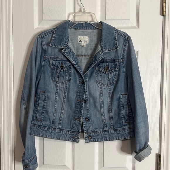 STYLUS Jackets & Blazers - STYLUS Denim Jacket with Natural Fit Front Pockets and Chest Pockets - Size L